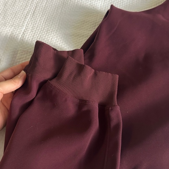 Lululemon On the Fly Jogger *Woven SZ 4 - Picture 3 of 7